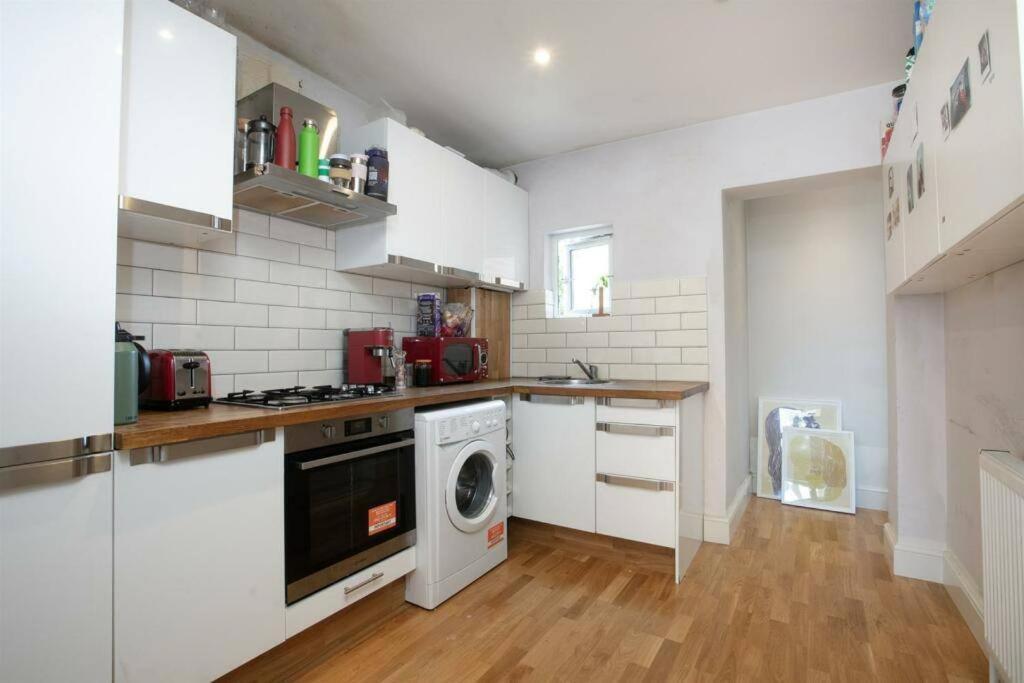 Comfortable 3-bed Flat In Vibrant Camberwell Apartamento